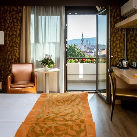 Hotel Шопрон Екстер'єр фото