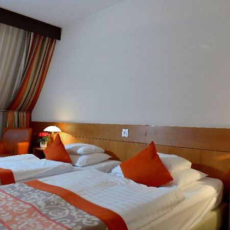 Hotel Шопрон Екстер'єр фото