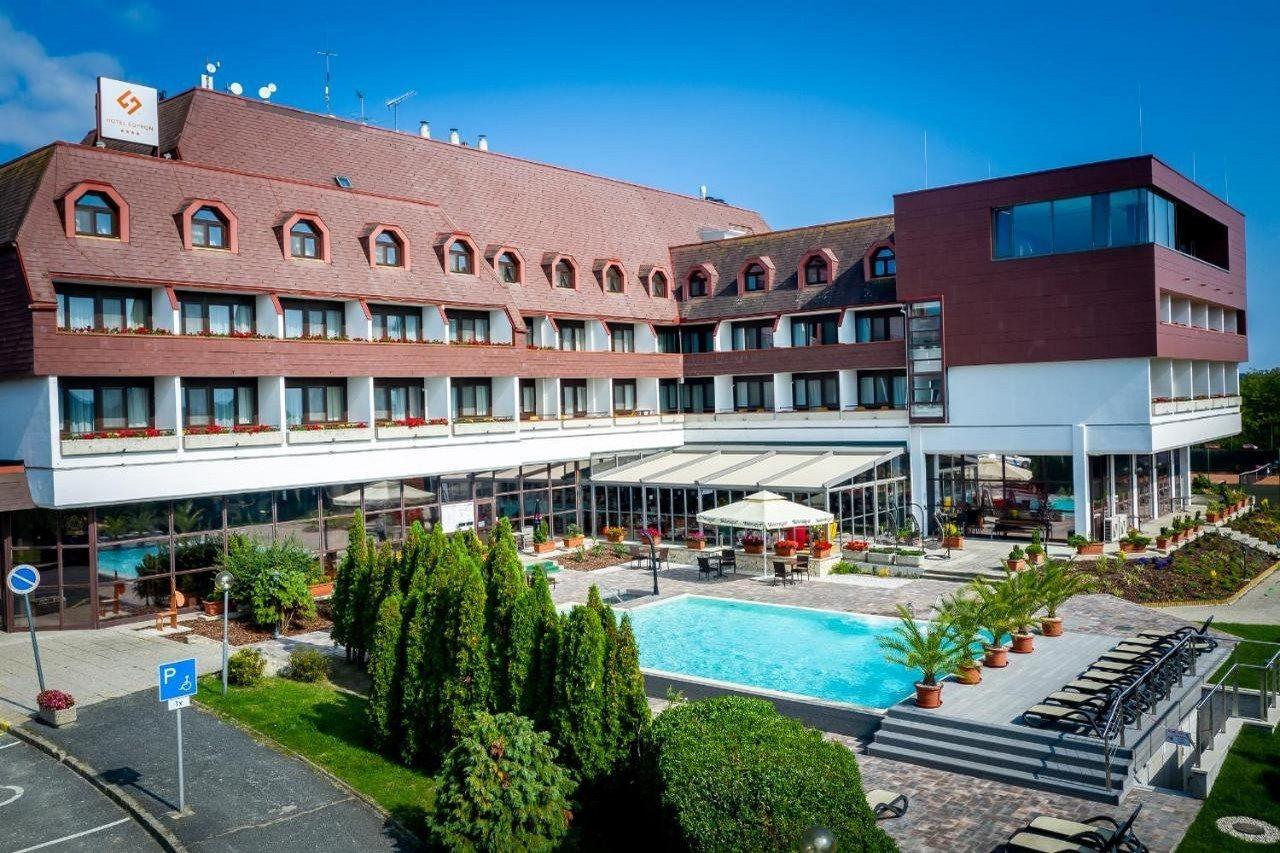 Hotel Шопрон Екстер'єр фото