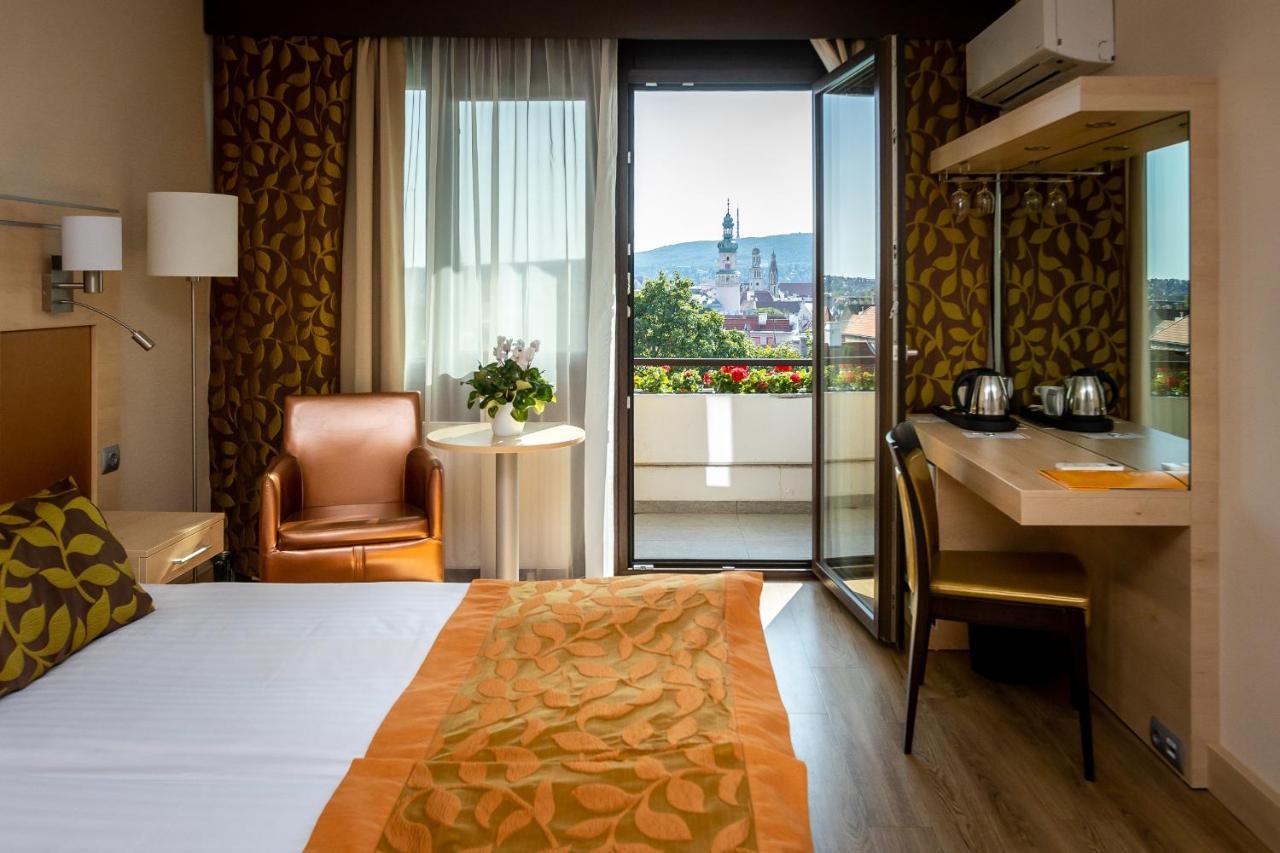 Hotel Шопрон Екстер'єр фото