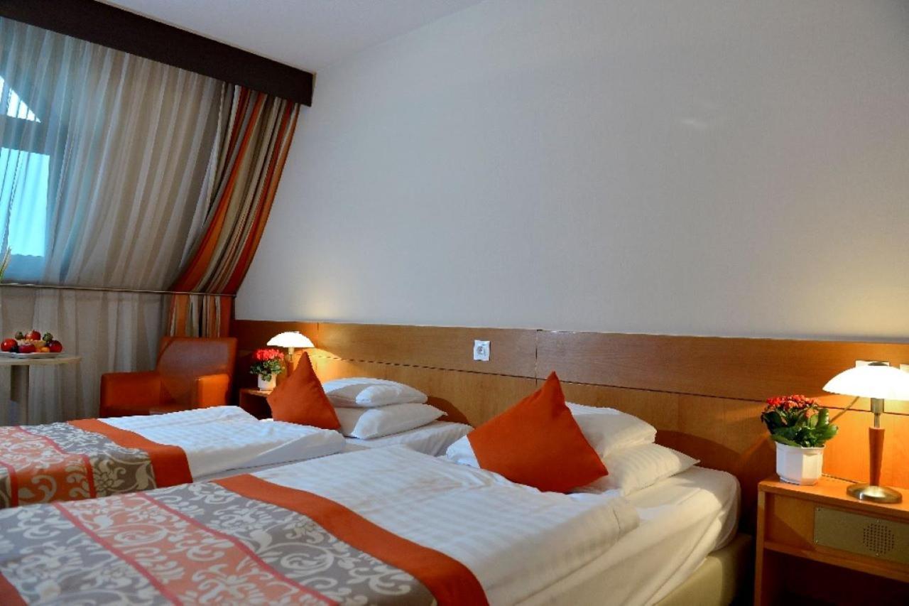 Hotel Шопрон Екстер'єр фото