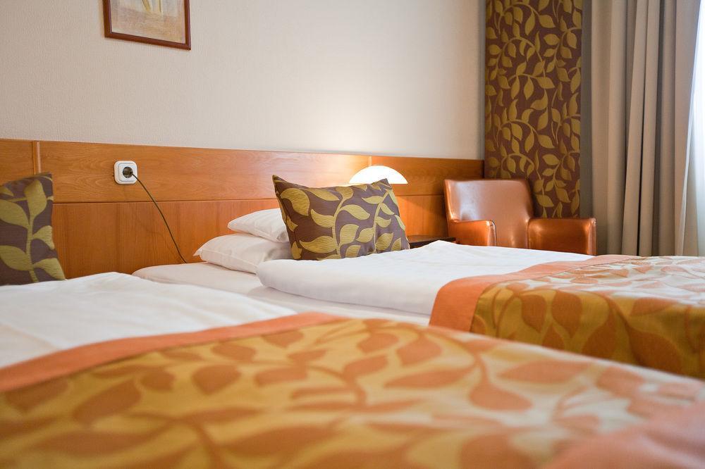 Hotel Шопрон Екстер'єр фото