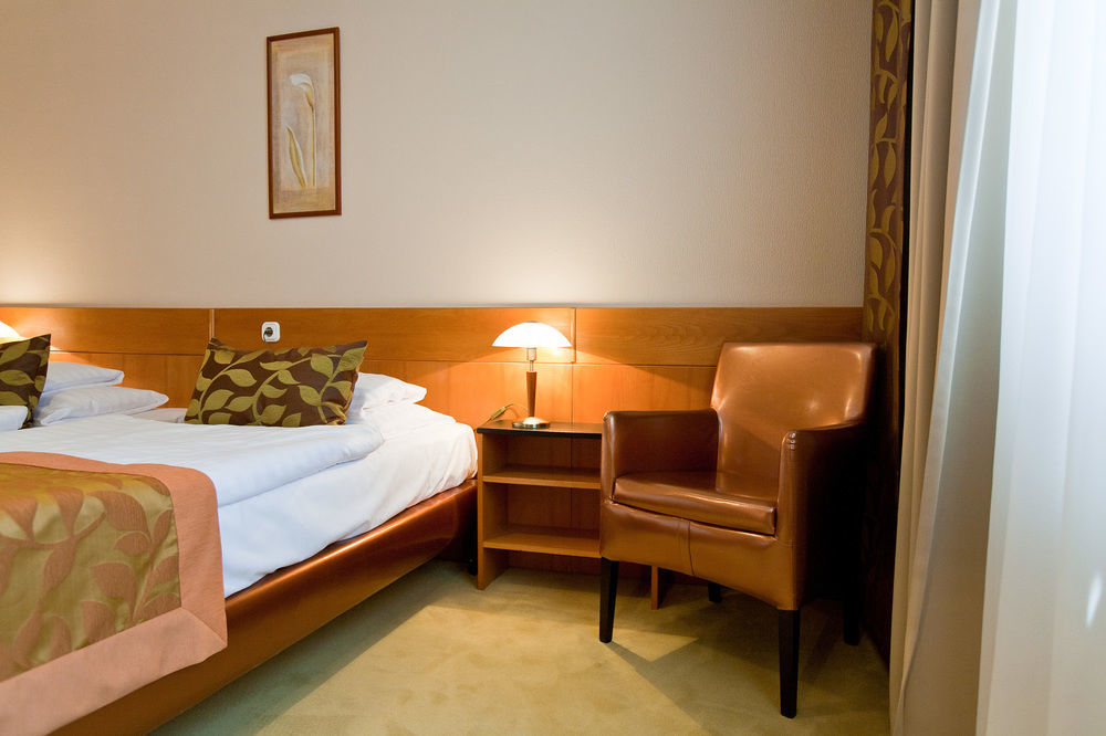Hotel Шопрон Екстер'єр фото