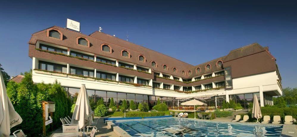 Hotel Шопрон Екстер'єр фото