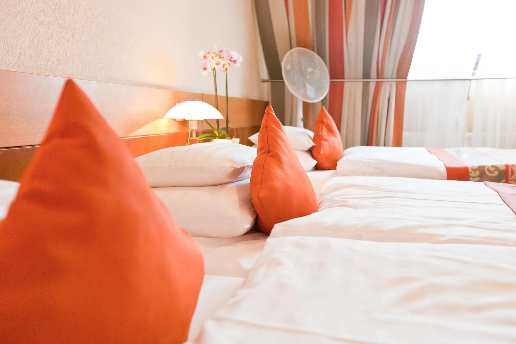 Hotel Шопрон Екстер'єр фото